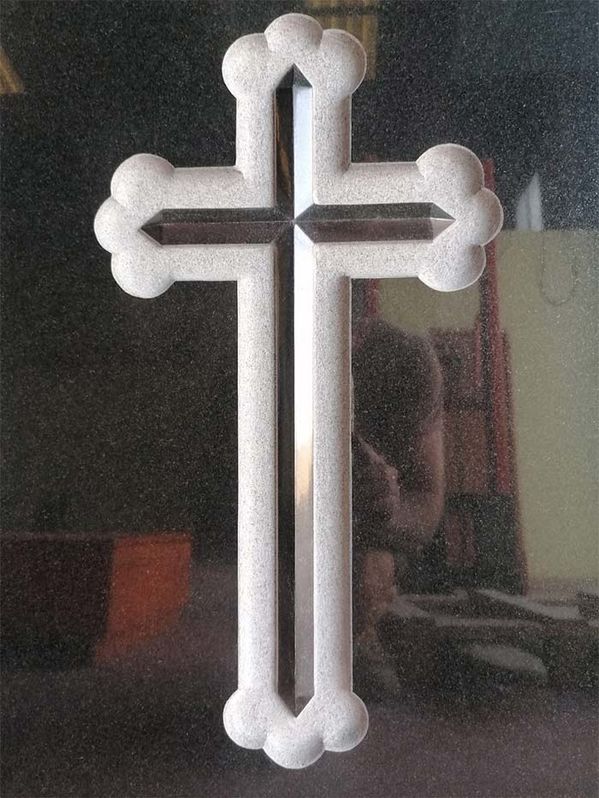 Mármoles San Silvestre cruz en relieve